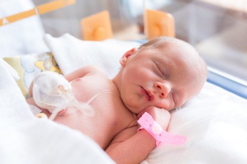 New parents of premature babies: Discover 10 ways to support their development.